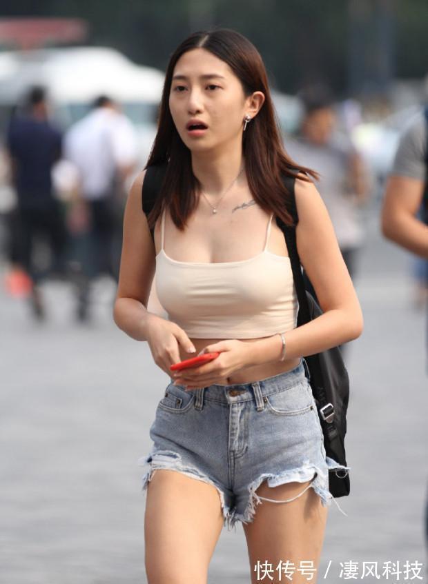 加热裤|妙龄少女吊带衫加热裤,颜值身材让人羡慕,青春时尚又显成熟