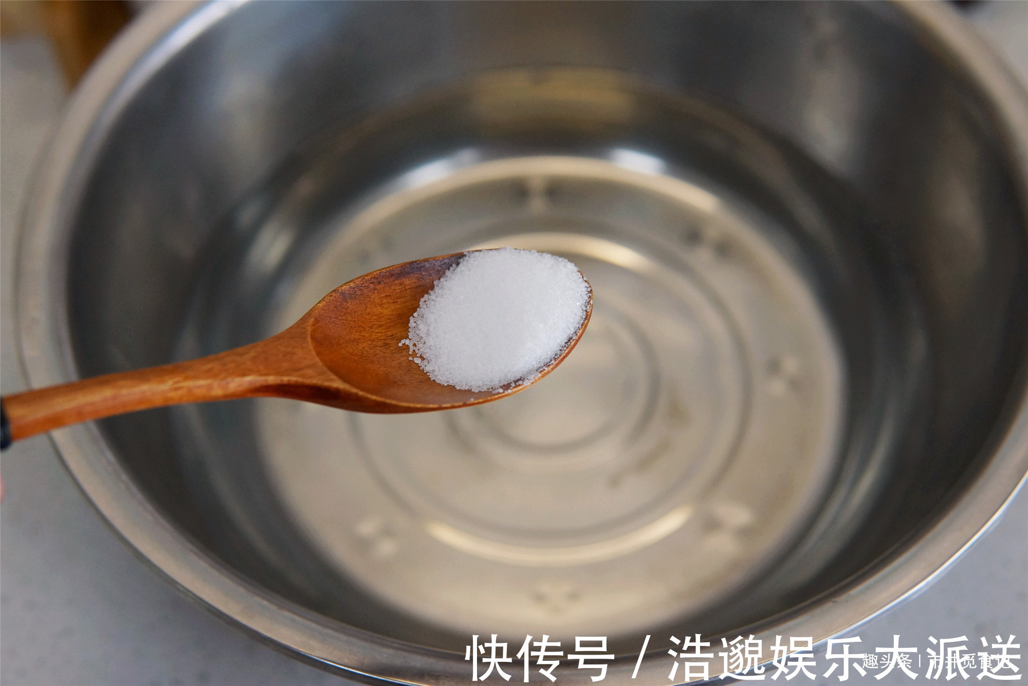 用清水洗青菜,相当于没洗,学会小妙招,农药污垢轻松泡掉