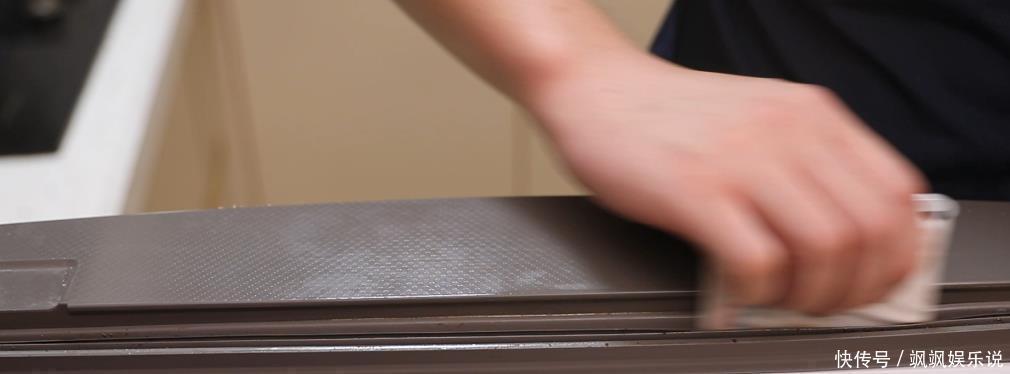 绒布|冰箱封条发霉了不用愁,一个小窍门教你轻松洗干净,方法简单省事