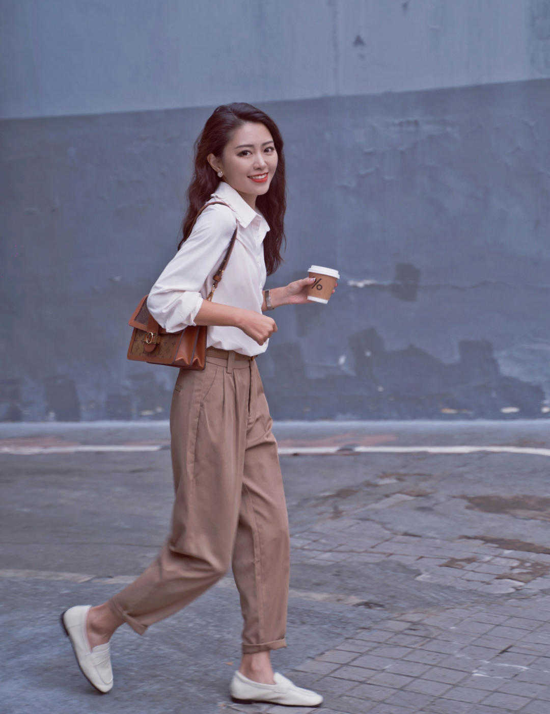 秋天|今年流行奶奶裤,专治各种缺点,微胖女生的最爱