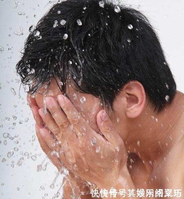 小李|32岁男子不抽烟、不喝酒癌症离世, 医生 1个习惯害的!