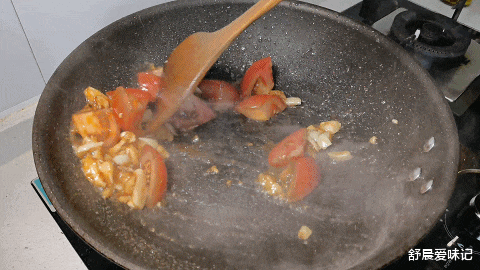 丝瓜炒蛋|立秋后，这菜要多吃，补水又美白，价格还便宜，每次做都能吃光