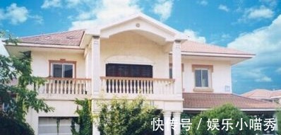 养鱼|李亚鹏办公室内景曝光！桌上放很多手写笔记本，豪华茶几可以养鱼