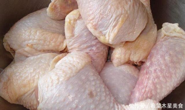 里鲜|鸡腿别再炖着吃,加一包牛奶简单一做外酥里鲜,上桌孩子抢着吃