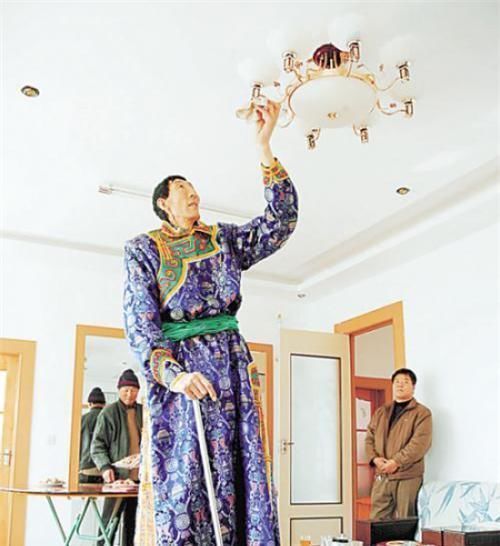 辛幸|鲍喜顺身高2.36米,不听医生建议生子,还想要二胎,如今怎样了?