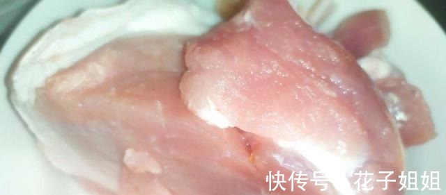 《白菜豆腐炖猪肉》鲜香美味不油腻，营养健康还好吃！