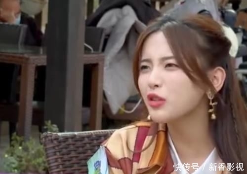 杨超越与薛之谦比赛吃饭,张嘴时下巴突然“错位”?导演看傻都忘救场