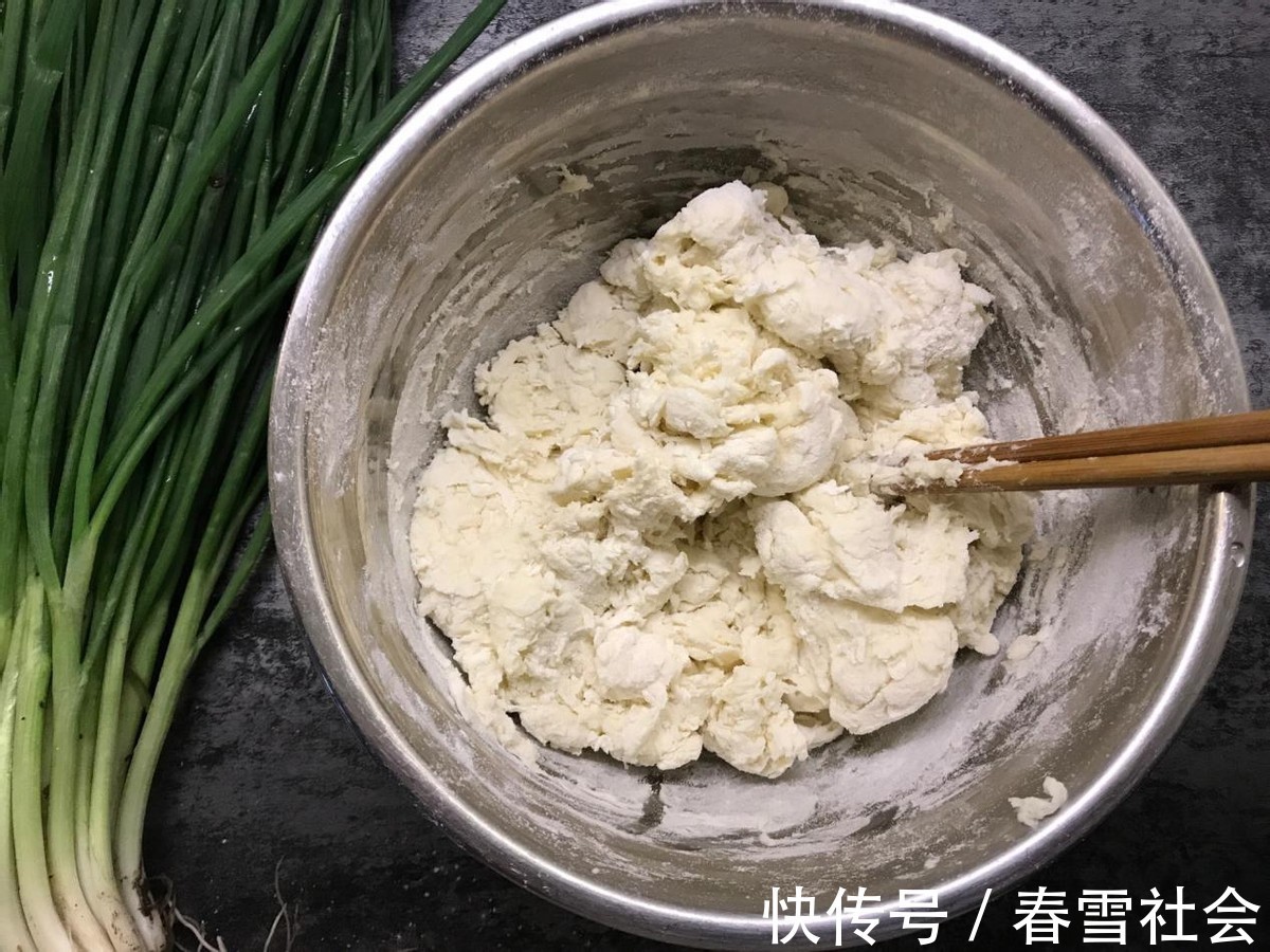 烫面葱油饼|在家制作好吃美味的葱油饼,香气四溢,健康又有营养