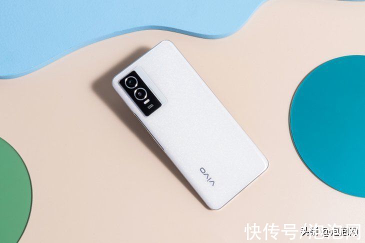 vivo|44W 闪充搭配吸睛颜值，vivo Y76s成千元首选