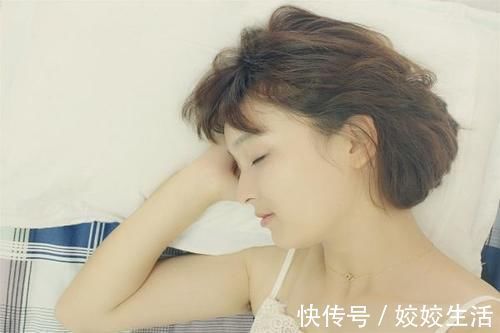 睡眠质量|从长期失眠到每晚能深度睡眠,这位45岁的女性,用了哪些方法?