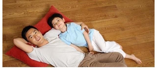 亮亮|幼儿园一男孩午休不睡觉,还“嗯哼”喊,老师掀开被子后无奈叹气