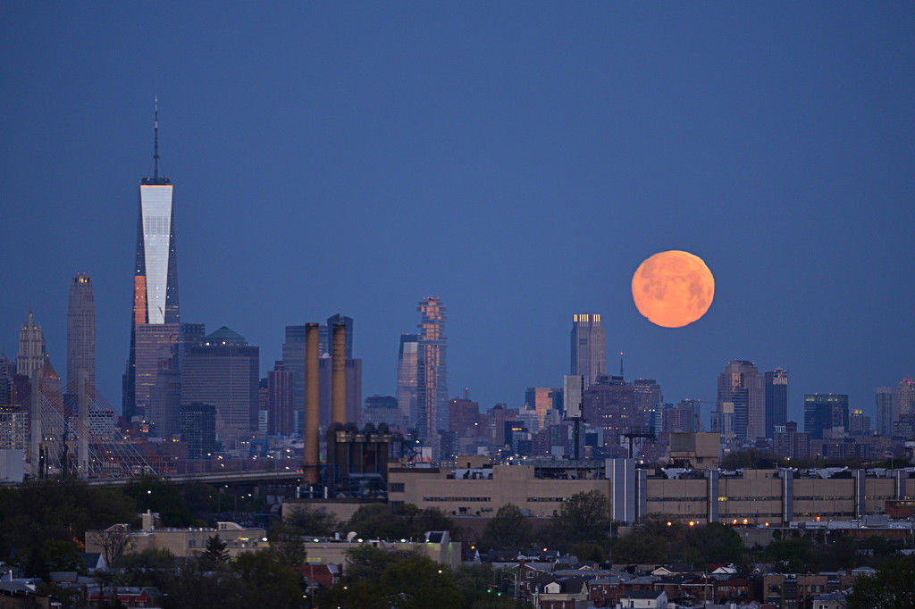 惊艳!“超级粉红月亮”在世界多国登场