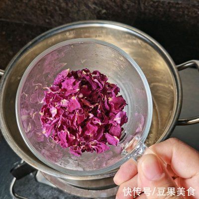 sug吃一次就上瘾的#我为奥运出食力#椰汁玫瑰鲜莲子露