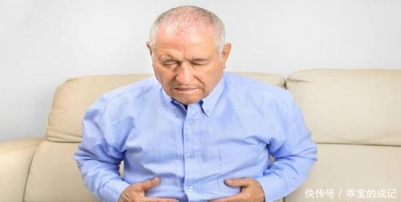 男人|睡前“风油精”涂肚脐上,第二天起床后的变化,多数男人表示受用