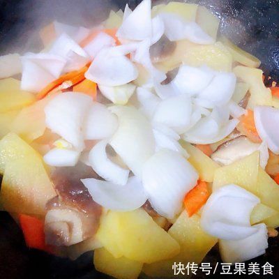 #味达美名厨福气汁，新春添口福#洋葱香菇胡萝卜炒土豆片