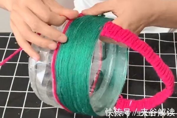 空油桶真是个“宝”,把毛线缠在空油桶上,全家人都要抢着用!