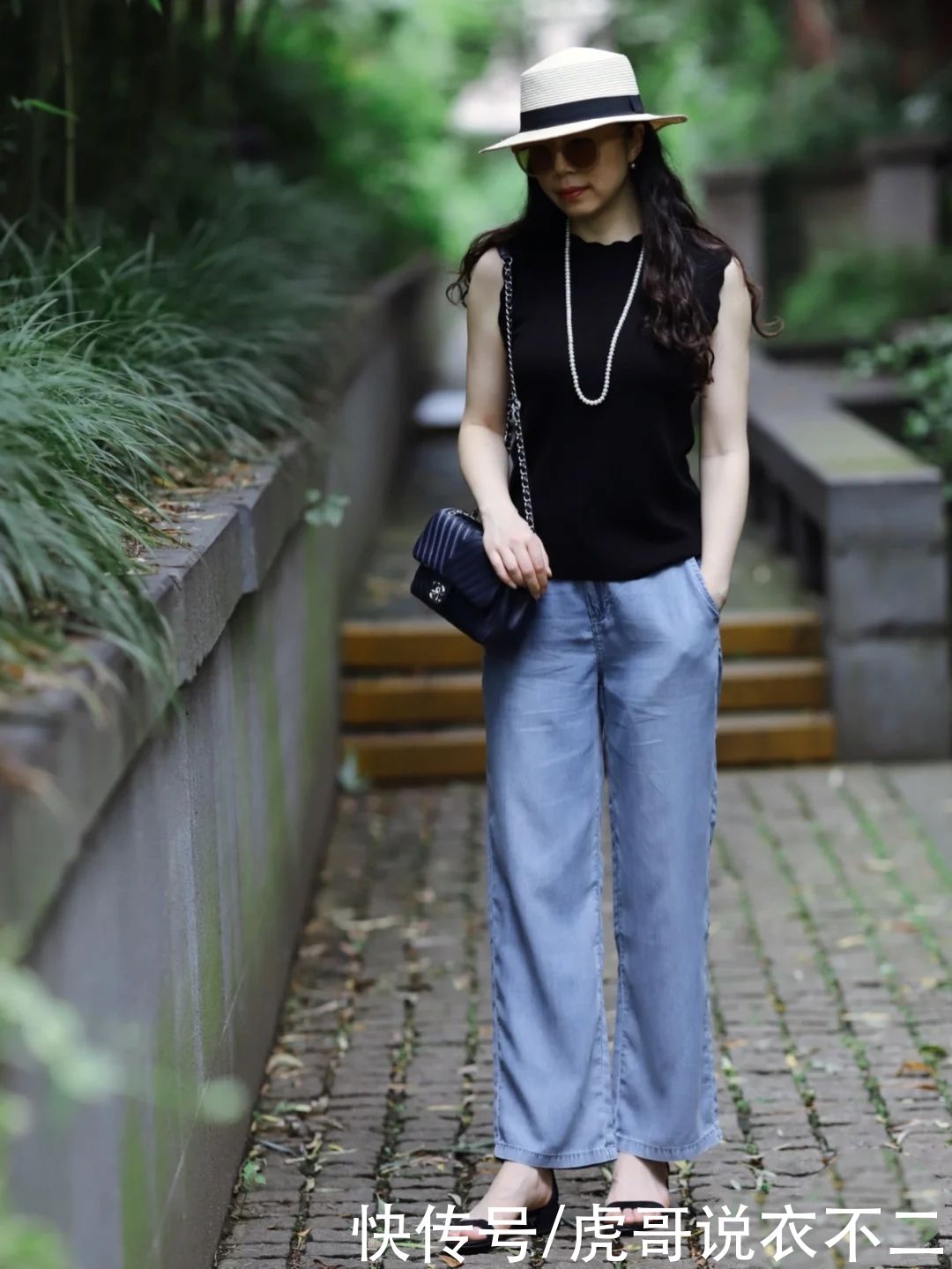 气质|品味出众的50岁女人，夏季穿衣都有这4个共同点，简约优雅显气质