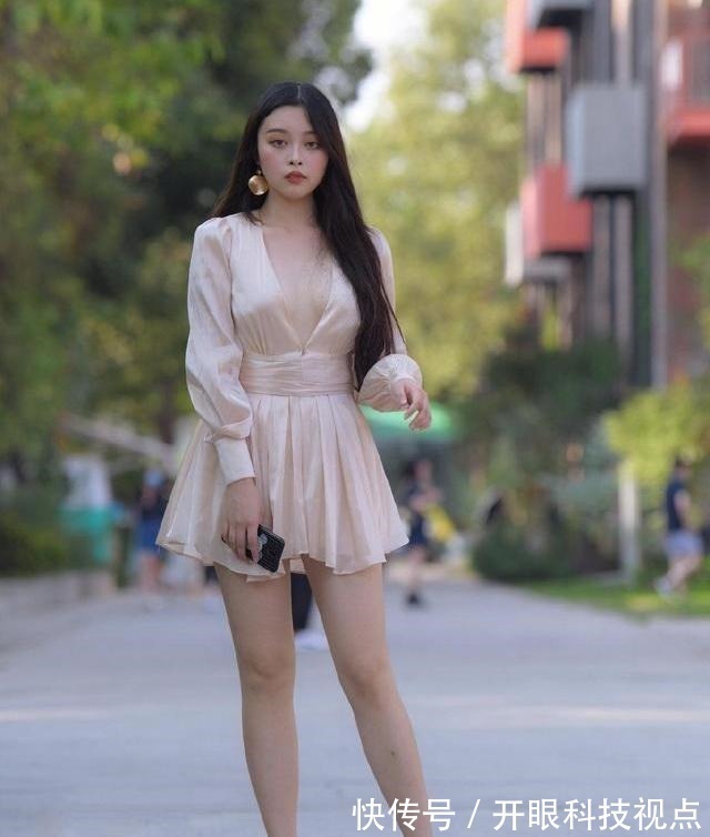 面料 真丝是最高级的面料,穿这样的裙子就会显得漂亮优雅!