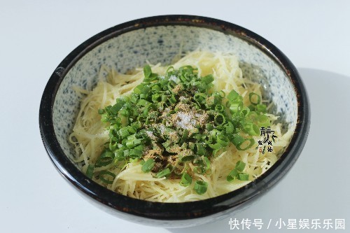  土豆|土豆如此做，柔软香嫩，是菜又是饭，快手早餐，它是首选