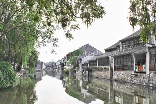 浙江南浔富人，为娶富家小姐，修建一百间楼，佣人一人住一间