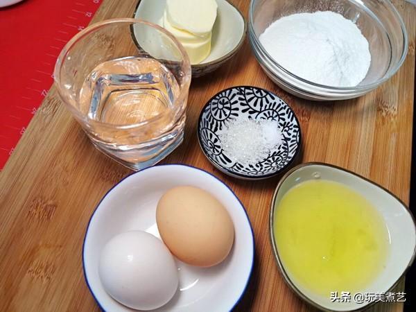 空心泡芙，填入芒果冰淇淋，果酸成了甜蜜的幸福桥梁