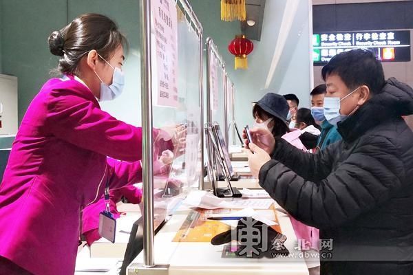 老年|哈尔滨出港旅客量增幅明显 部分时段机票价格较高