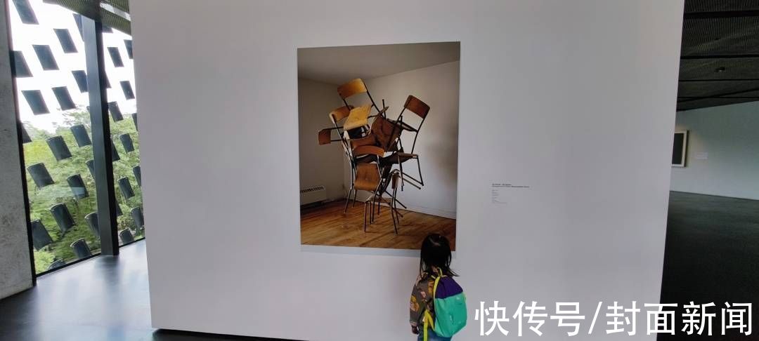 椅子季&十位中外艺术家组团参展，这个展览把椅子玩出了“花样年华”