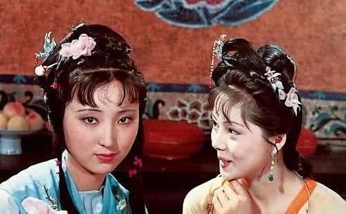 贾宝玉$林黛玉和薛宝钗谁更漂亮?林黛玉洗了一个澡后,两人便分出了美丑