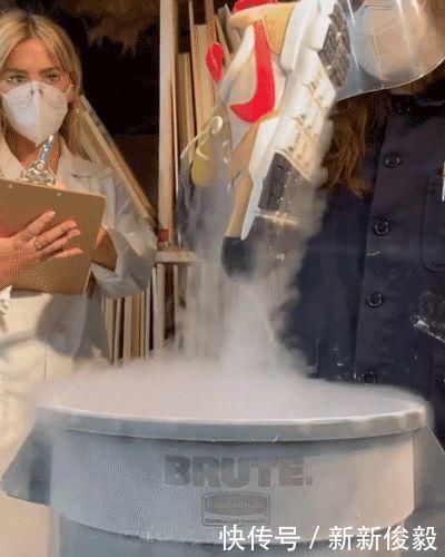 艺术家|铁锤击打、碎玻璃刺、冰冻、水淋都不是问题，真正的极限运动鞋