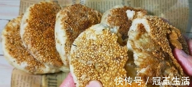 芝麻烧饼这样做真香,不揉不擀面,更不用调油酥,出锅一盘不够吃