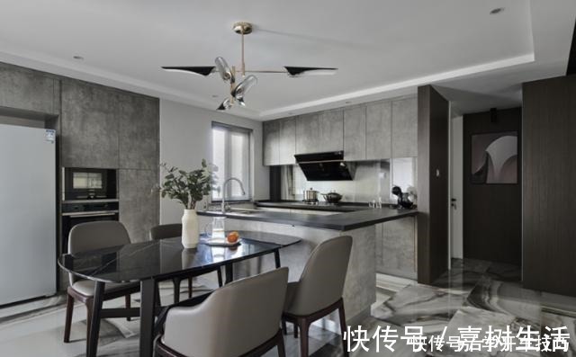 视觉效果|这是我见过最新潮的家,悬空电视墙,沙发墙、走廊极致利用,聪明!