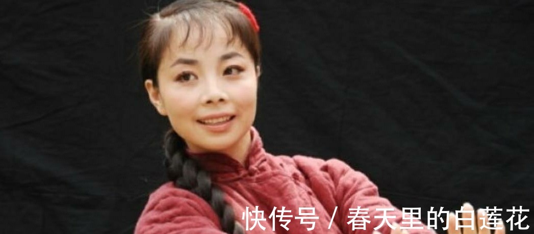 身份|凭《星光大道》爆红的王二妮，多重身份曝光后，网友：这哪是草根