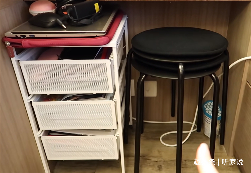 小房子|日本姑娘住进香港10㎡劏房,狭小的家,被这位90后整理得井井有条