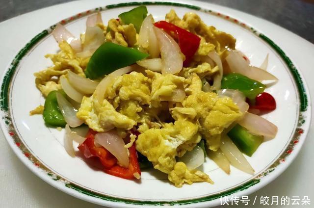 鸡蛋|洋葱是个宝,营养丰富降血压,加它一起炒,比番茄鸡蛋还简单