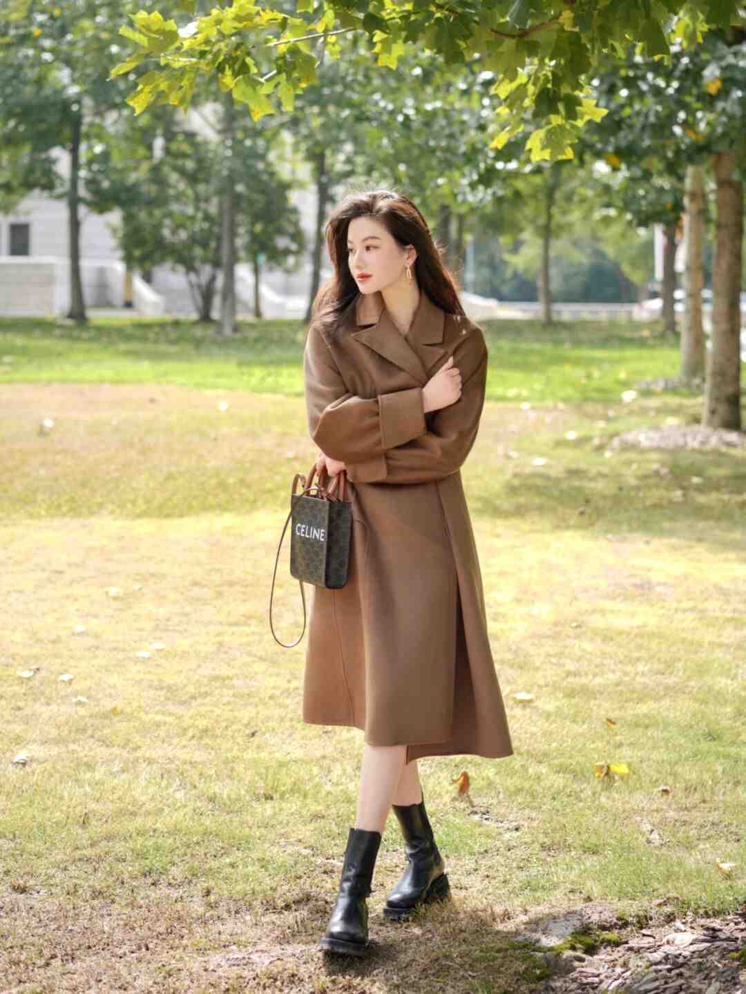 博主 别再用大衣搭配休闲鞋了,试试大衣+及踝靴吧!时髦精致又有气场