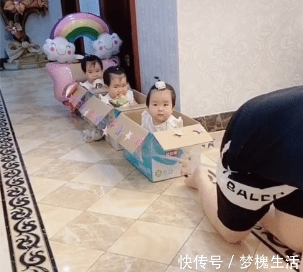 爸爸|“小毛驴奶爸”一拖三火了，这大概是我见过最豪华的“车厢”