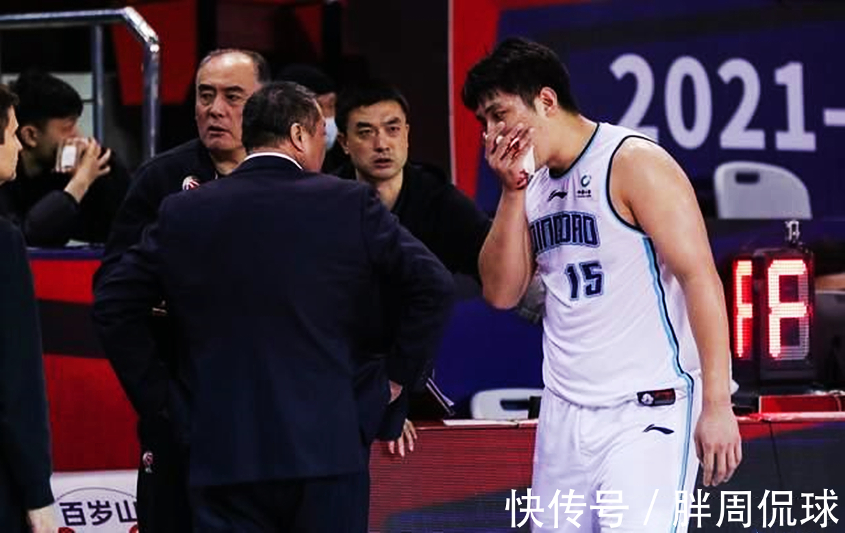 苏伟|血流满面!任骏飞肘击对手送医缝12针,CBA联赛成宏远队武打场?