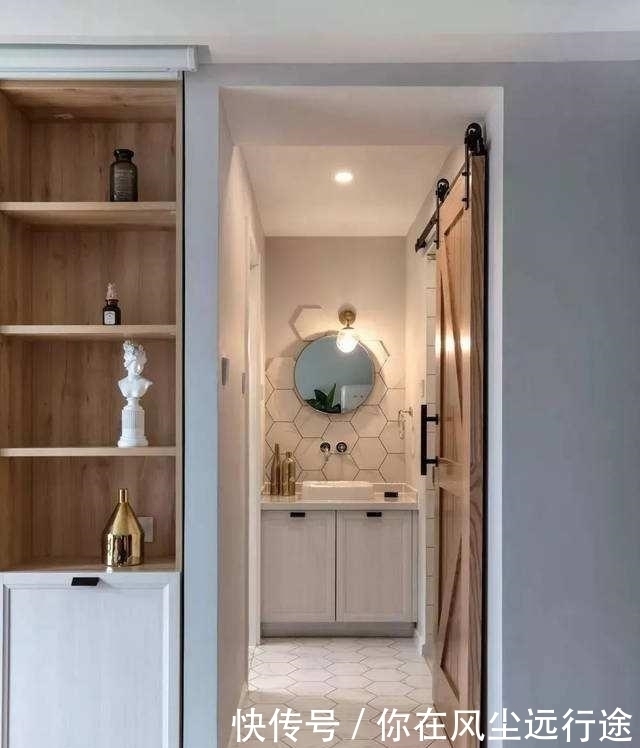 墙面|别把家里走廊过道浪费了，这样设计衣柜、书房都有了，漂亮还实用