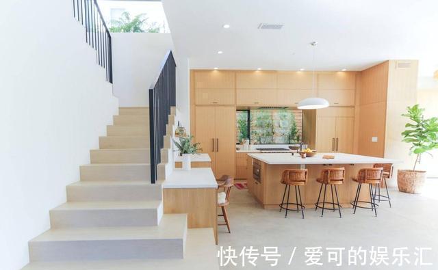 别墅|这就是别墅的优势,门前20㎡院子,二楼又是大露台,被太多人羡慕