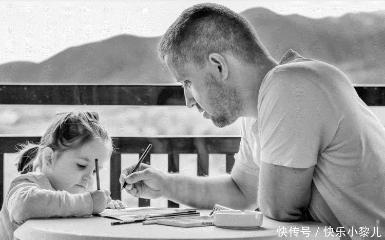 孩子|“操心宝宝”拉衣服火了,嫌弃妈妈逛街穿得太“清凉”你露肉了