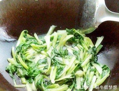 己在家里|炒青菜总发黑不爽脆?教你这三招,无论炒什么青菜都好吃不发黑!