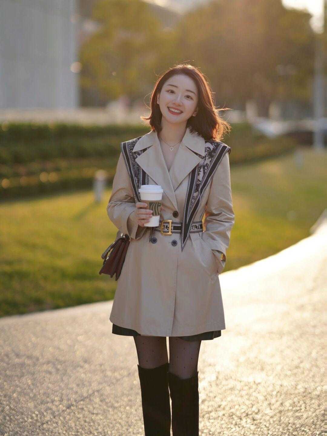 紧身裤 今年火了一种穿法叫“风衣+高筒靴”,喜欢气质类风格的,别错过