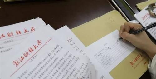 大学生入党有“硬性要求”, 这几条你都符合吗? 尽量在大一就申请