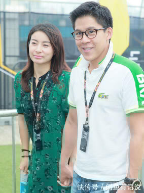 豪门阔太|郭晶晶真挺保守的,连衣裙里面还套条长裤,豪门阔太一般不这么穿