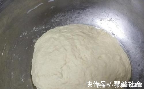 炸油条加酵母是大错特错，用这个配方，包你炸出又香又脆的大油条