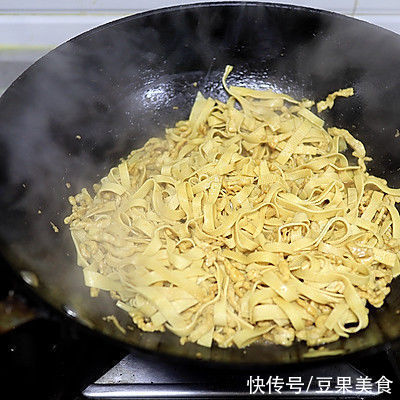 肉丝蒜黄炒豆腐丝