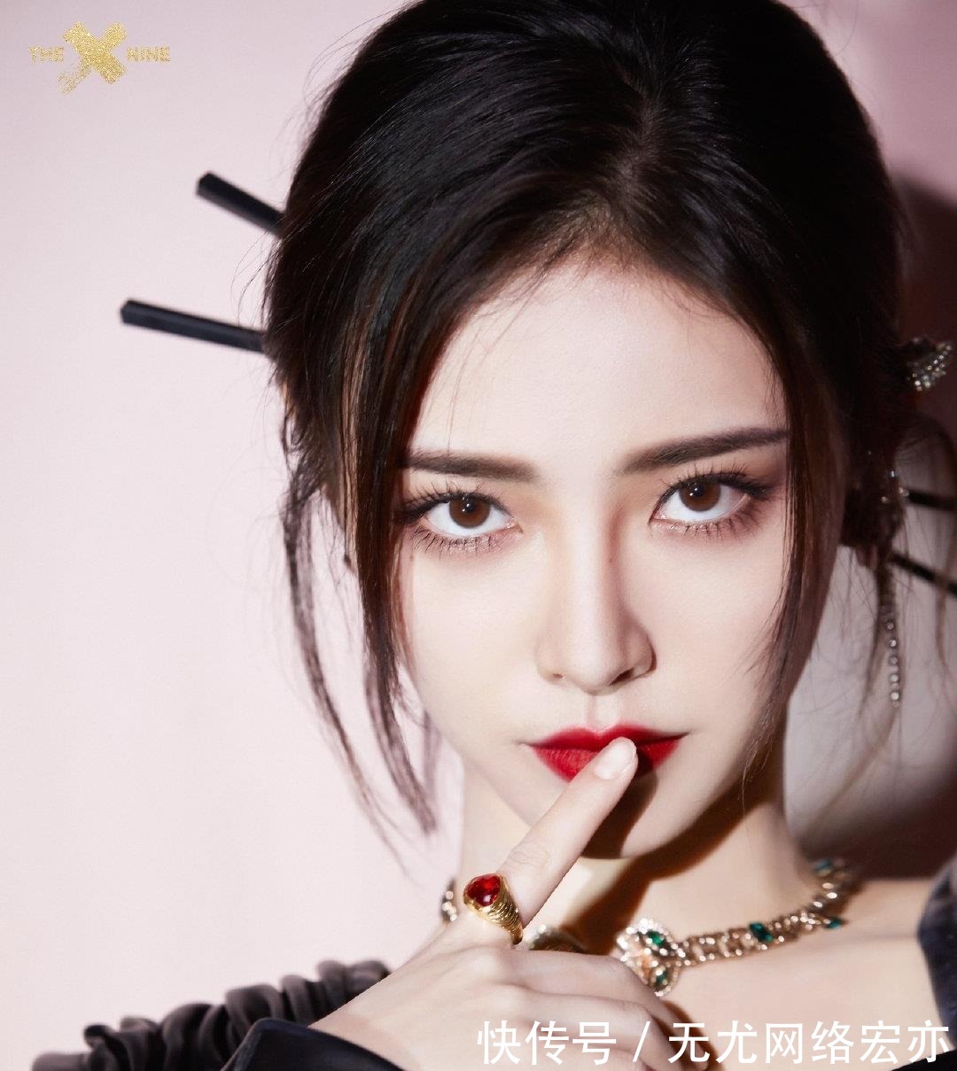 安崎|THE9新舞台过后,四位成员纷纷上热搜,刘雨昕则选择低调行事