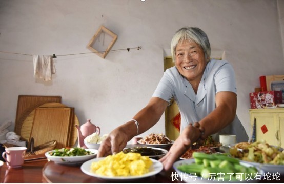  降下来|一种零食是高血脂的“宿敌”，每天吃一点，血管干净，血脂降下来