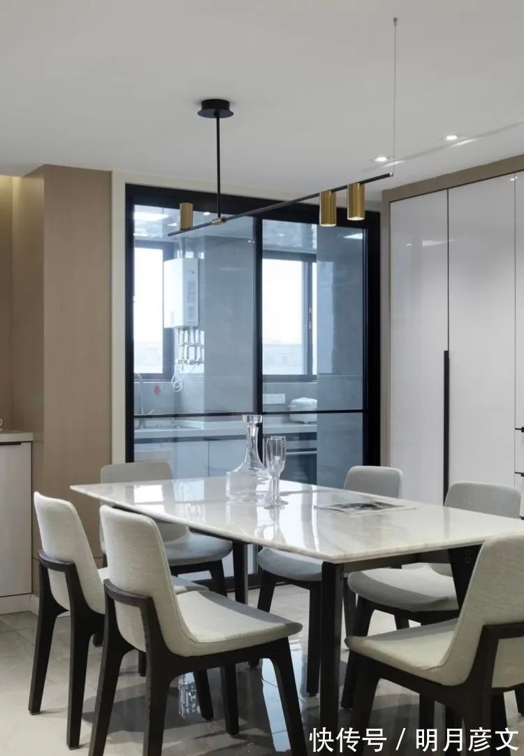 黑白配|100㎡现代简约,自然舒适木质感,结合时尚的黑白配,高级端庄