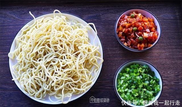 它是中国十大面条之一,当地人一早就要吃,美味停不下来,快收藏